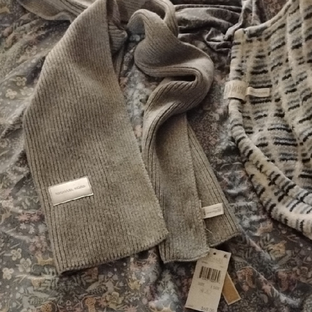 Michael Kors Gray Ribbed Scarf
